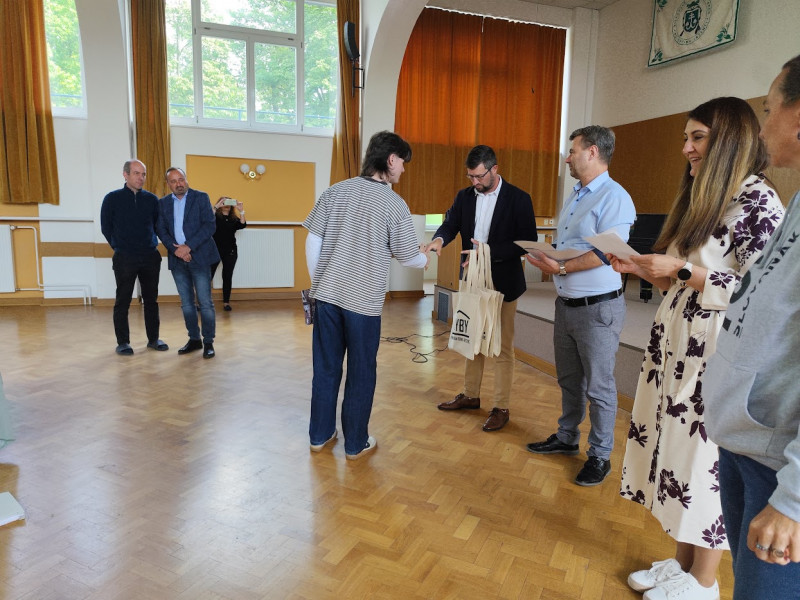 clanek1a_Alzbeta-Toop